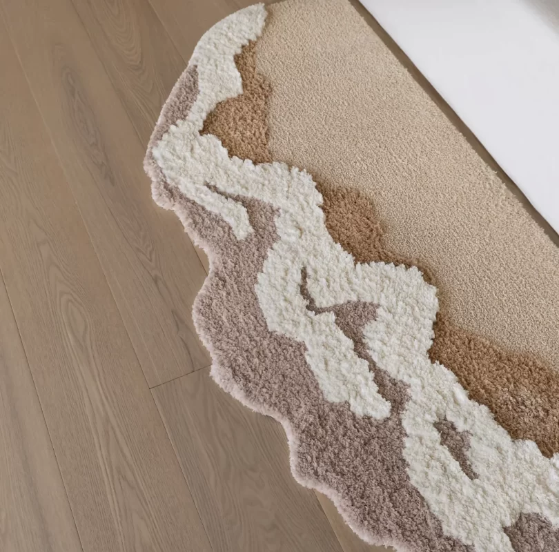 Irregular bedside rug, cream style, INS-inspired, high-end sense, suitable for bedroom, cloakroom and living room.